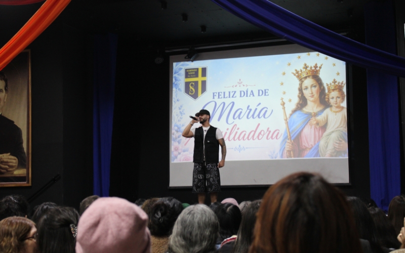 Colegio Domingo Savio rinde honores a María Auxiliadora y a las madres de la comunidad