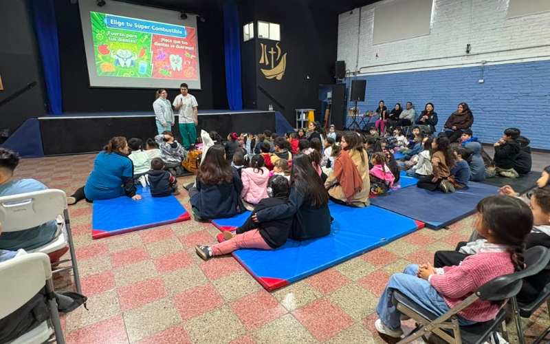 Estudiantes de I° Ciclo aprendieron sobre el cuidado de sus dientes en charla de salud bucal