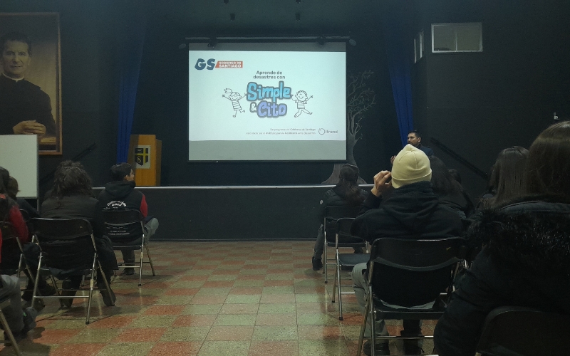 Charla de prevención de desastres socioculturales concientiza a estudiantes del Colegio Domingo Savio