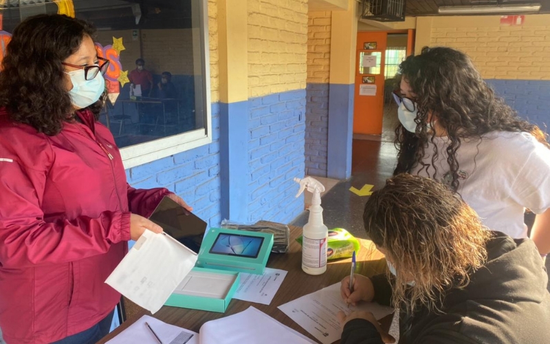 Estudiantes del programa Pro-Retención del Colegio Domingo Savio recibieron herramientas para facilitar su acceso a clases