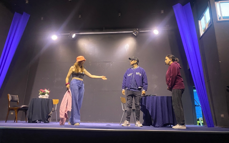 Estudiantes Participan en Obra Teatral para Reflexionar Sobre la Violencia en el Pololeo y la Importancia de Ser Terceros Activos
