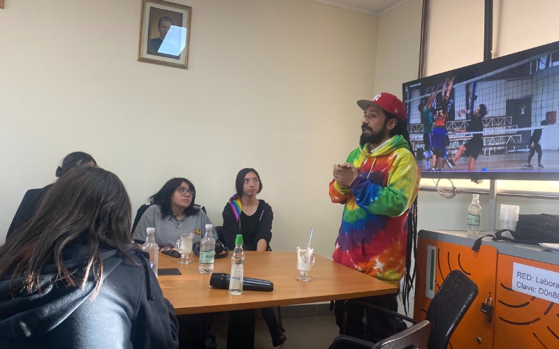 Capacitación Caetera Tolle para Prensa Estudiantil en Domingo Savio