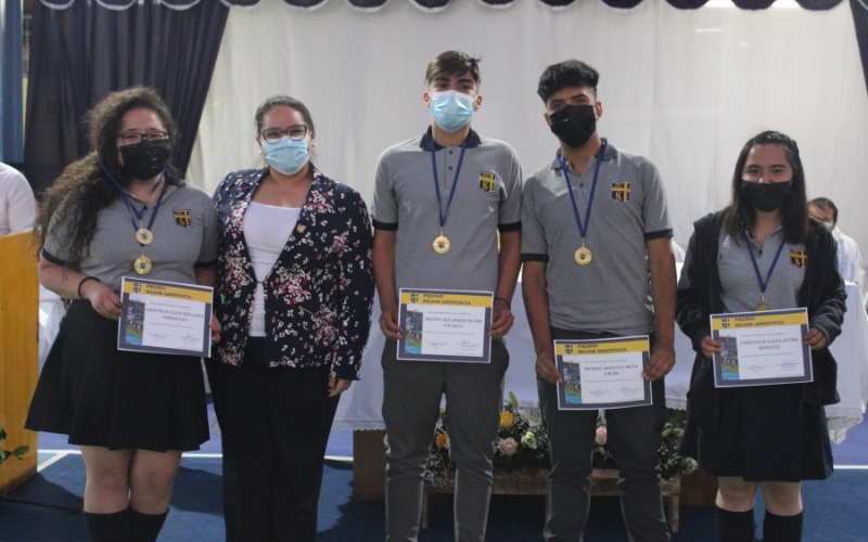 Reconocimiento a las y los estudiantes destacados de IV° Medio