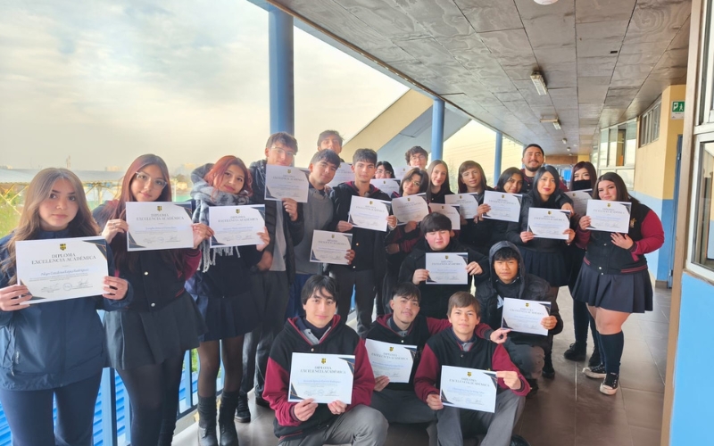 Premiación a la Excelencia Académica destacó el esfuerzo y compromiso de estudiantes desde Prekínder hasta IV°Medio
