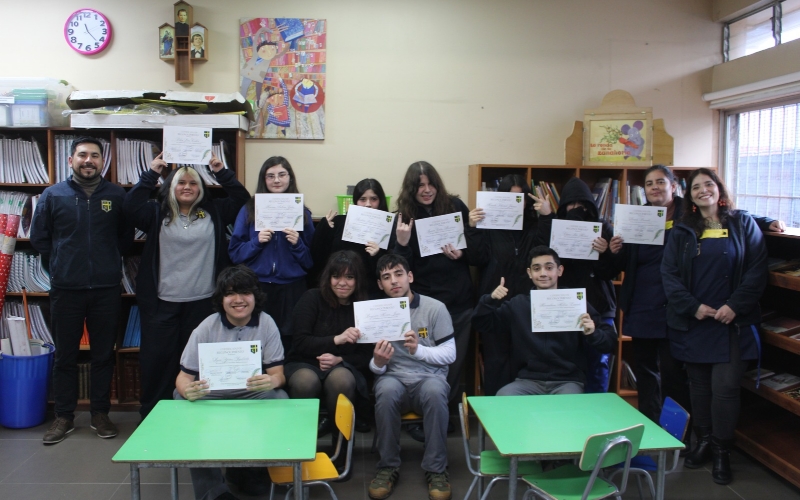 Estudiantes de Enseñanza Media finalizaron la primera versión del taller